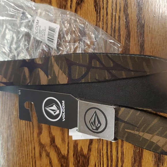 Mens Volcom camouflage belt - Picture 2 of 2
